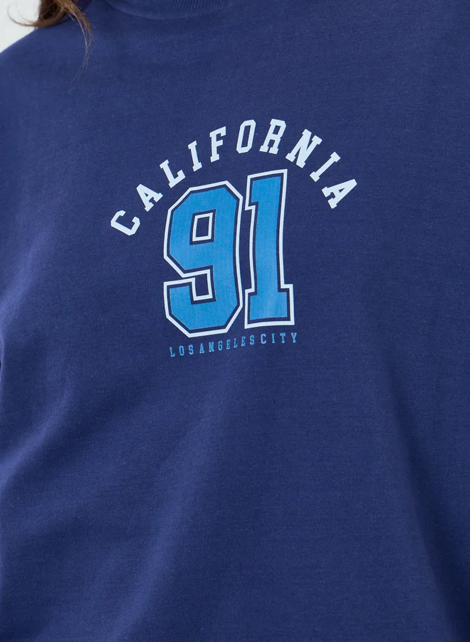 ستايلي طقم منسق من بنطال بأرجل واسعة وسويت شيرت بطبعة جرافيك